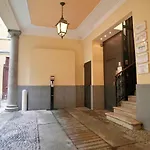 Chic 1Bdr With Shared Terrace Steps From Duomo By Rentopolis