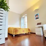 Chic 1Bdr With Shared Terrace Steps From Duomo By Rentopolis